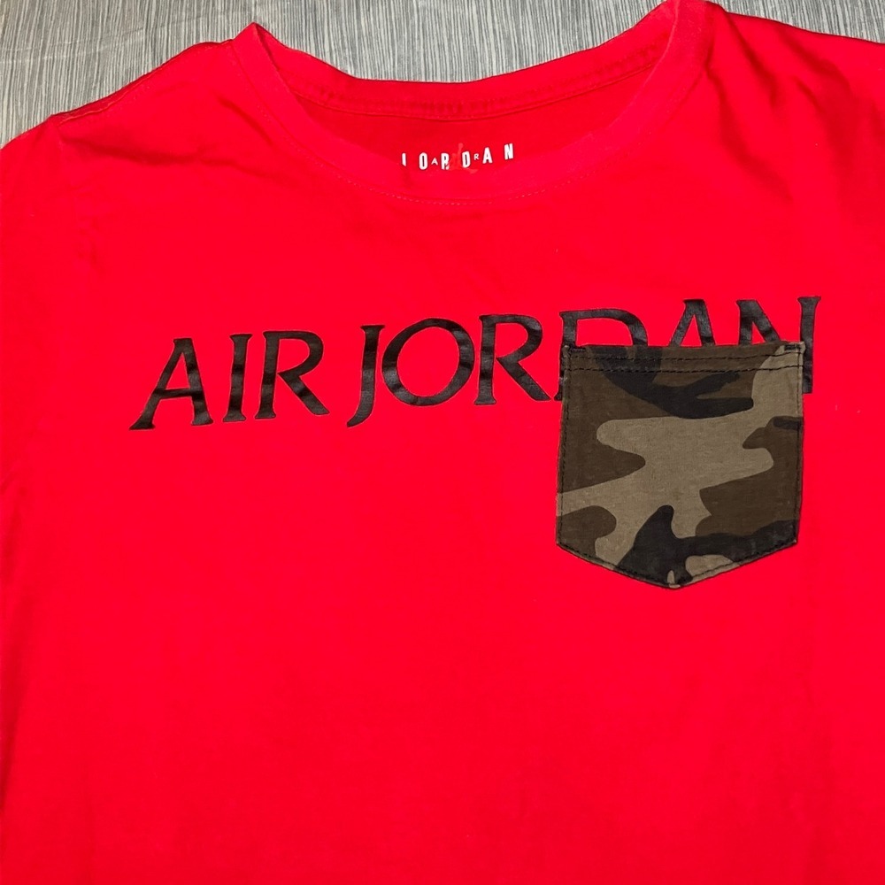 Jordan T-Shirt Boys Kids Large 12-13 Red Camo Pocket Nike Air Graphic Tshirt - Picture 2 of 6